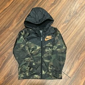 Gently worn light weight lined Nike Jacket!